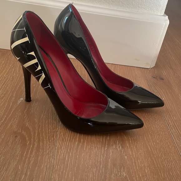 Valentino authentic black pumps 37.5